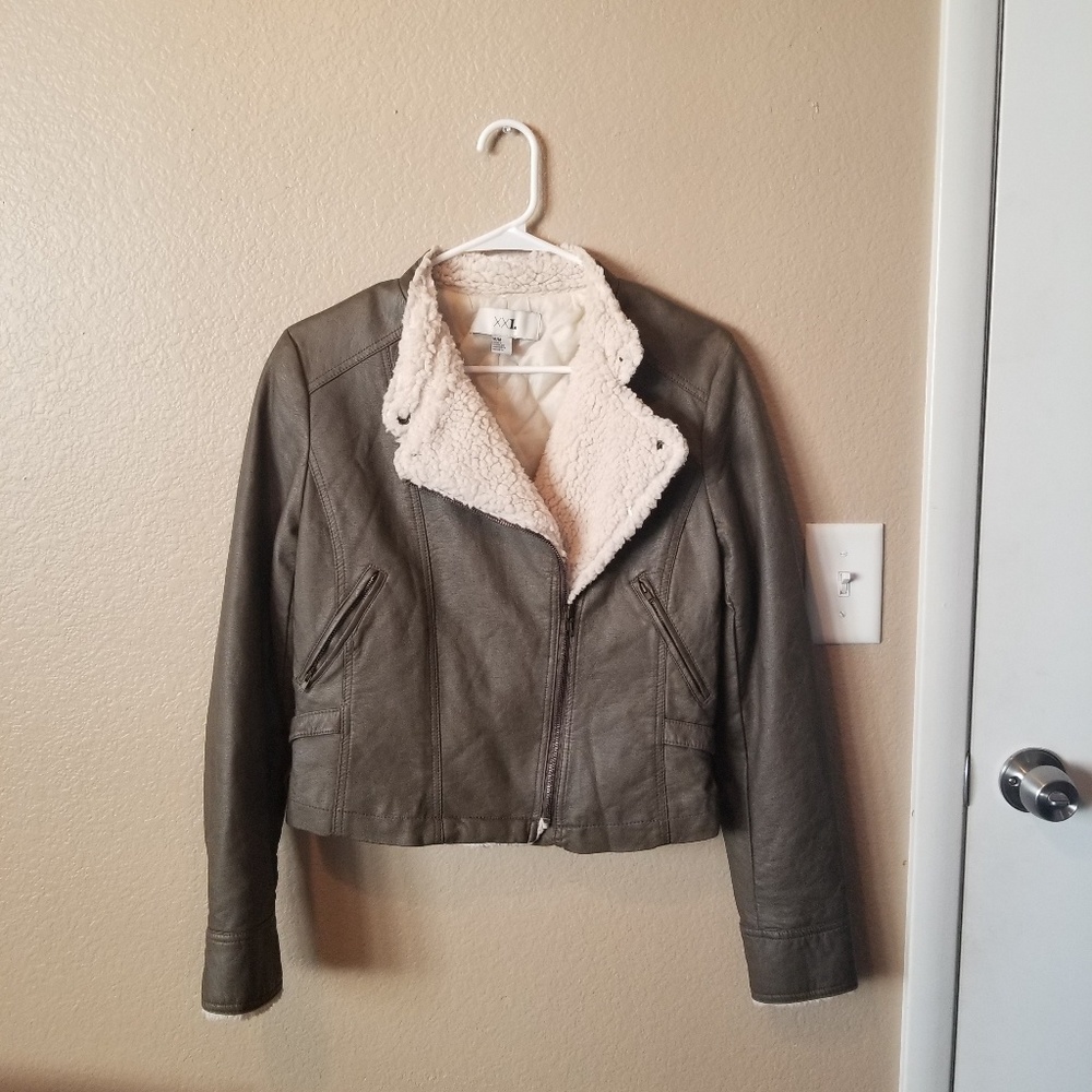 SOLD! Women's Forever XXI army green jacket - Picture 2 of 4